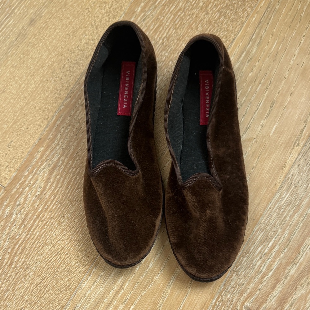 Venezia Women's Brown Velvet Loafers
